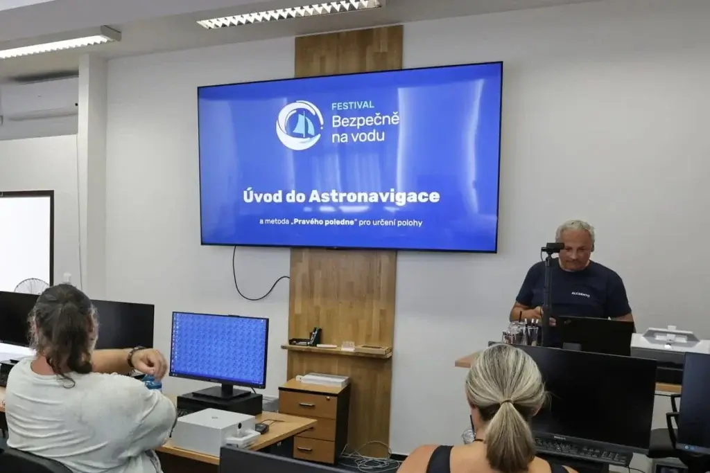 Lektor a začátek kurzu základy astronavigace